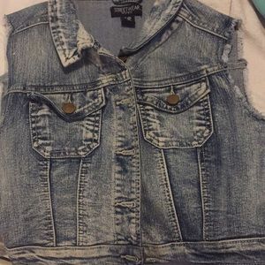 Sleeveless jean jacket